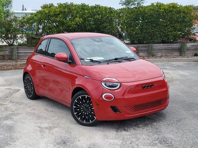 new 2024 FIAT 500e car