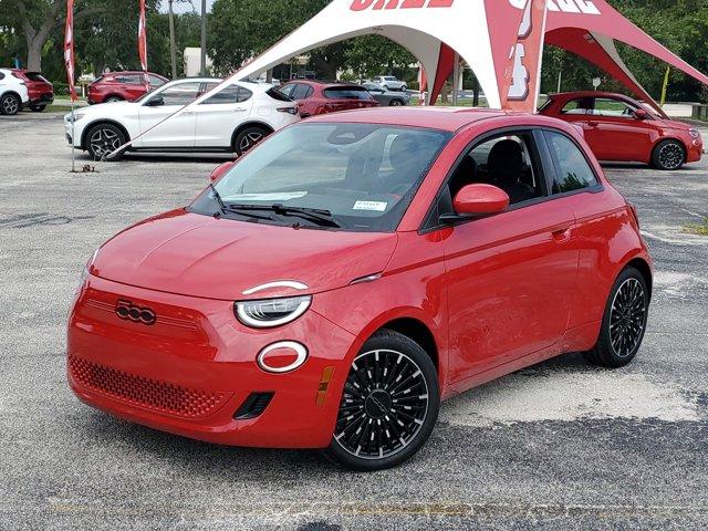 new 2024 FIAT 500e car