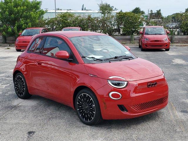 new 2024 FIAT 500e car