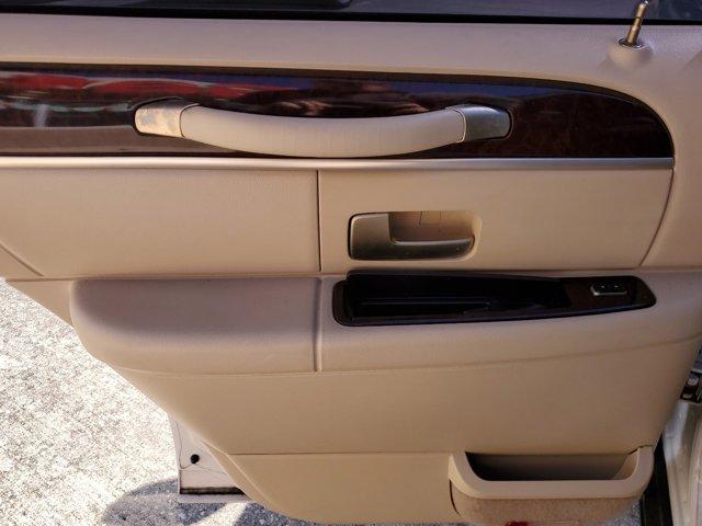 used 2008 Lincoln Town Car car, priced at $7,995