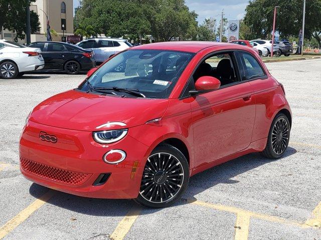 new 2024 FIAT 500e car