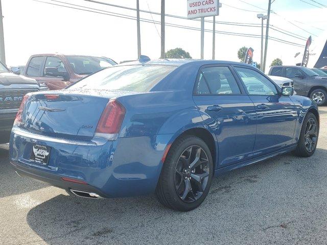 new 2023 Chrysler 300 car