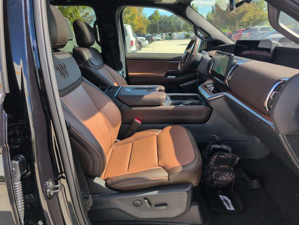 new 2025 Ford Expedition car, priced at $83,881
