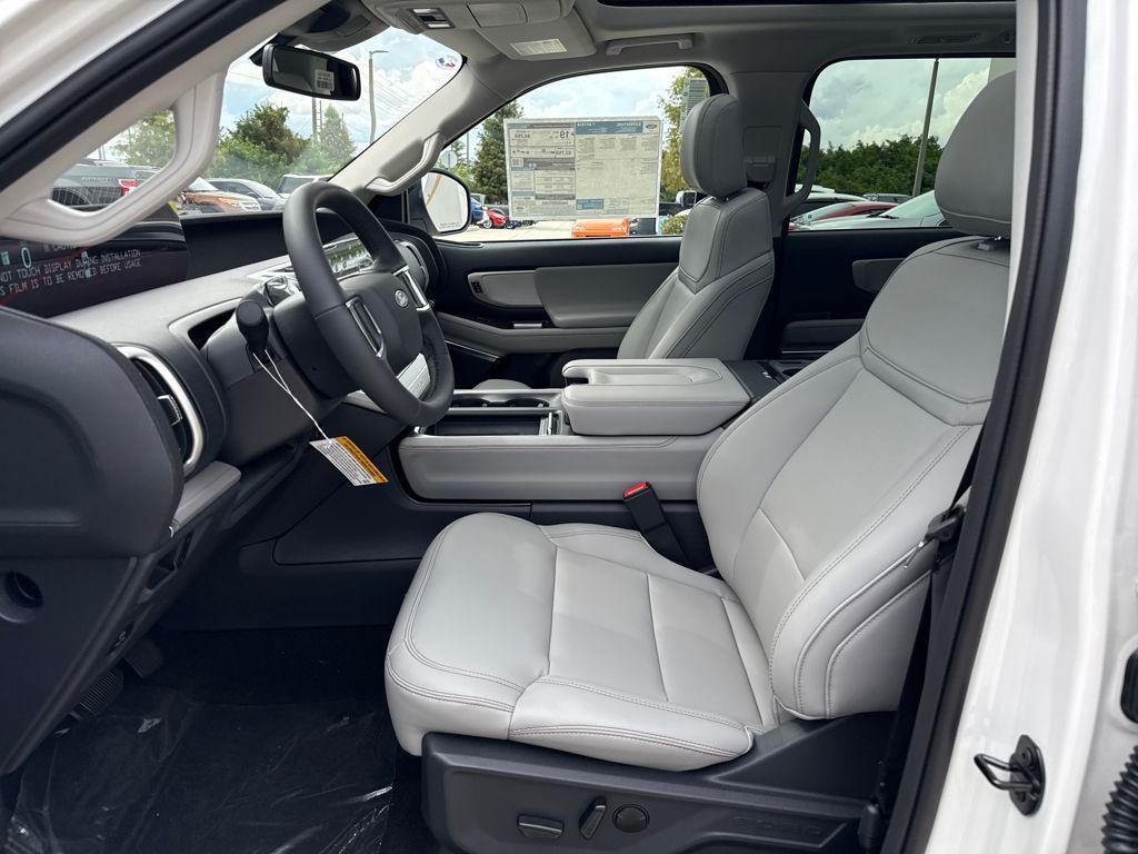 new 2025 Ford Expedition car, priced at $67,569