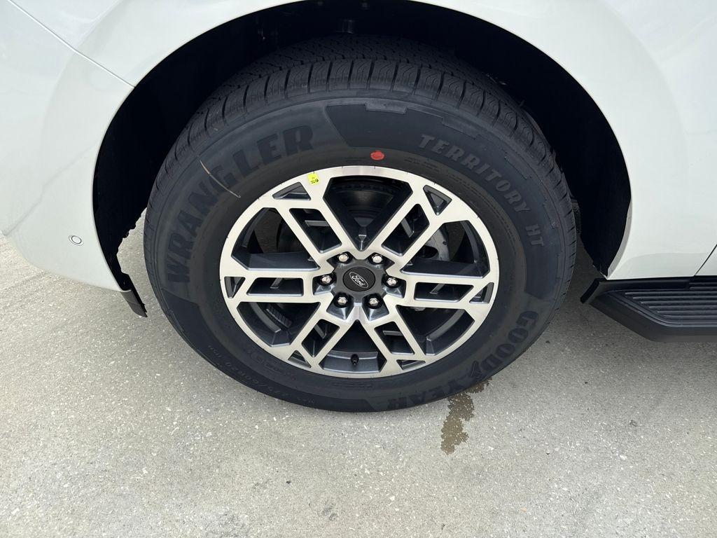 new 2025 Ford Expedition car, priced at $67,569