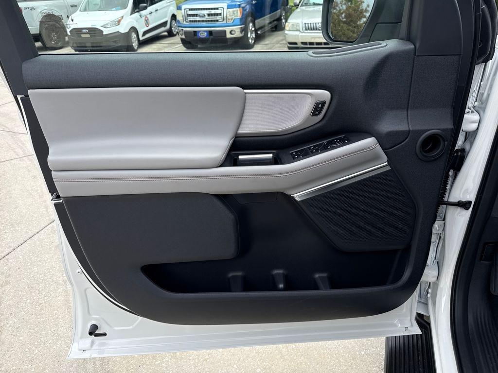 new 2025 Ford Expedition car, priced at $67,569