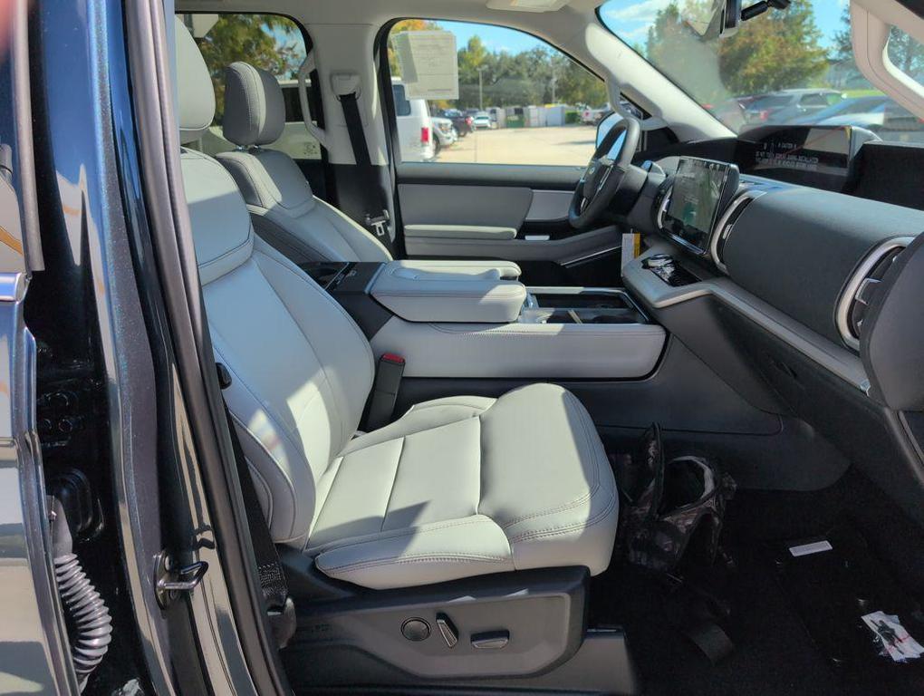 new 2025 Ford Expedition car, priced at $68,258