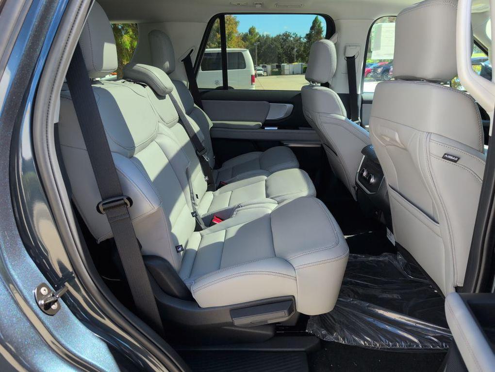 new 2025 Ford Expedition car, priced at $68,258