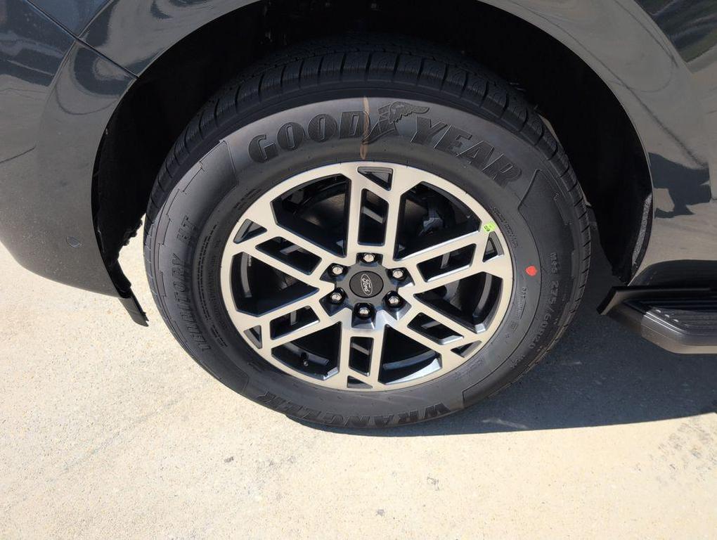 new 2025 Ford Expedition car, priced at $68,258