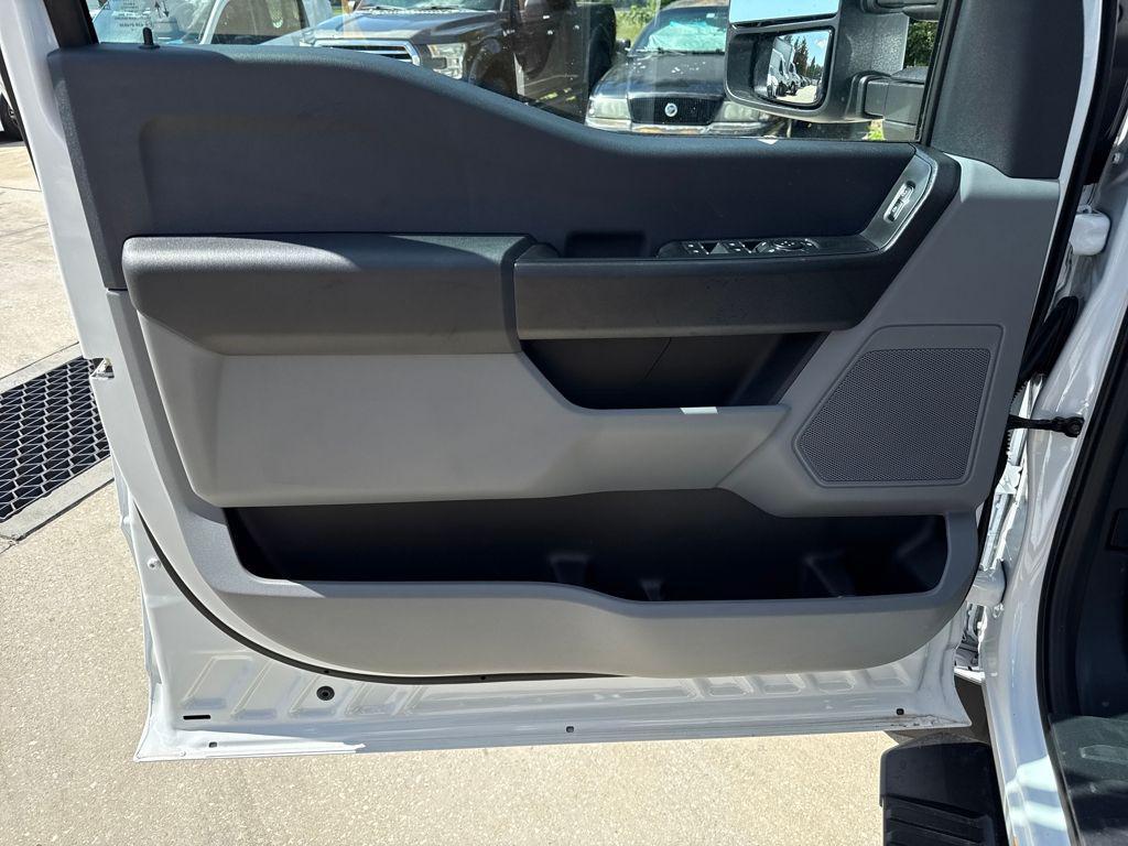 new 2025 Ford F-450 car, priced at $76,610