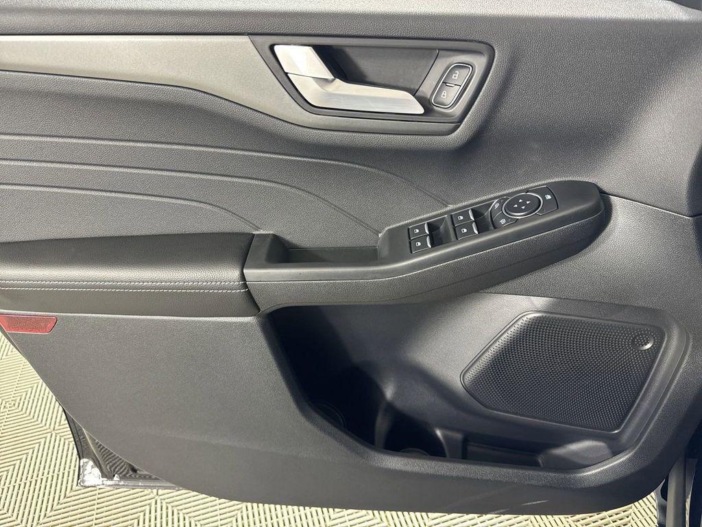 new 2025 Ford Escape PHEV car, priced at $31,305