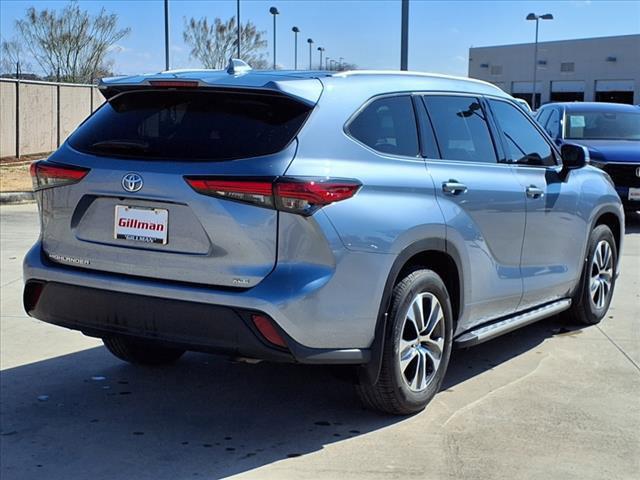 used 2022 Toyota Highlander car, priced at $36,483