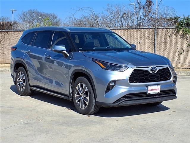 used 2022 Toyota Highlander car, priced at $36,483