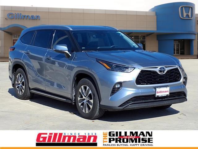 used 2022 Toyota Highlander car, priced at $36,483