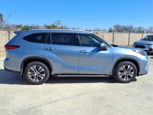 used 2022 Toyota Highlander car, priced at $36,483