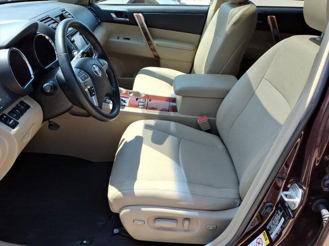 used 2013 Toyota Highlander car, priced at $11,482