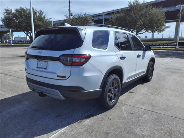 new 2025 Honda Pilot car, priced at $50,950