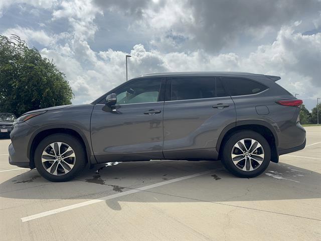 used 2021 Toyota Highlander car, priced at $37,981