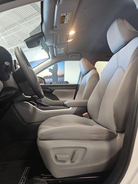 used 2023 Toyota Highlander car, priced at $33,504