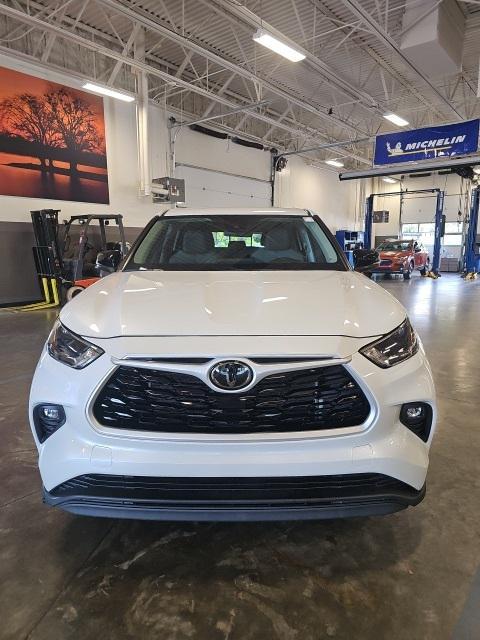 used 2023 Toyota Highlander car, priced at $33,504