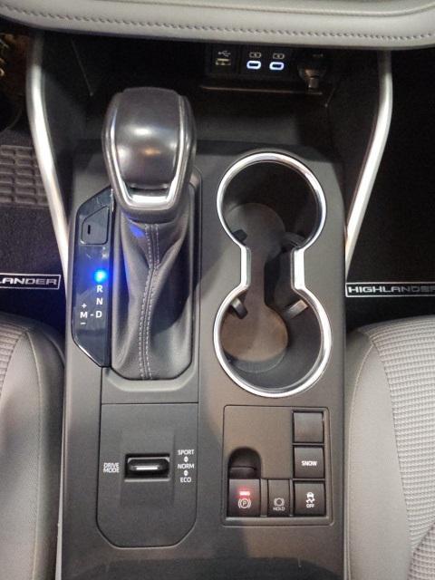 used 2023 Toyota Highlander car, priced at $33,504