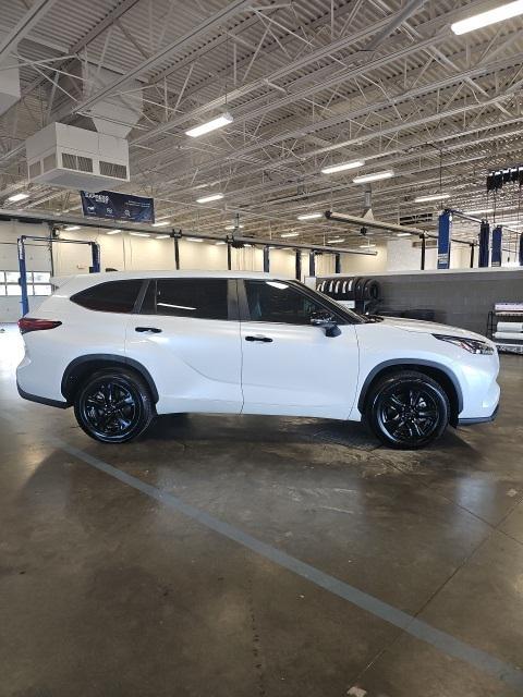 used 2023 Toyota Highlander car, priced at $33,504