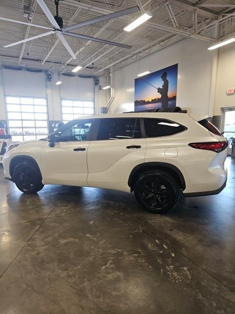 used 2023 Toyota Highlander car, priced at $33,504