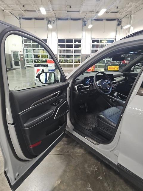 used 2025 Kia Telluride car, priced at $49,198