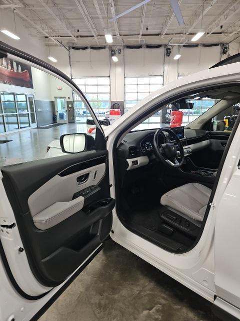 used 2023 Honda Pilot car, priced at $45,162