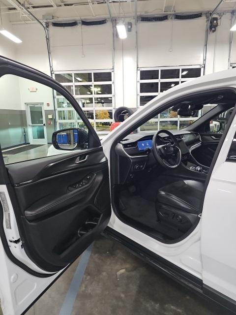 used 2024 Jeep Grand Cherokee L car, priced at $28,148