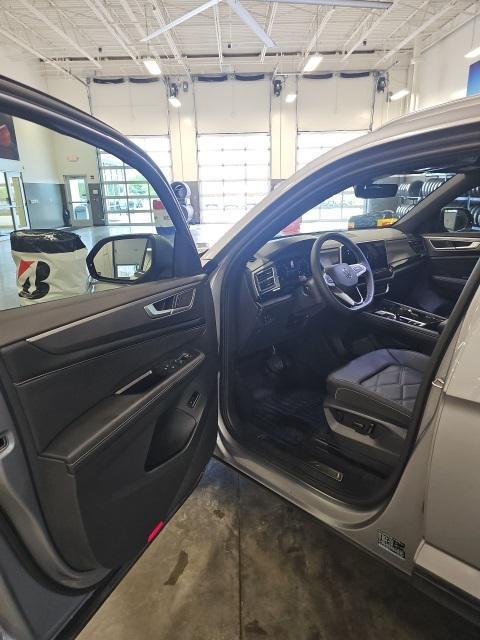 used 2024 Volkswagen Atlas Cross Sport car, priced at $32,000