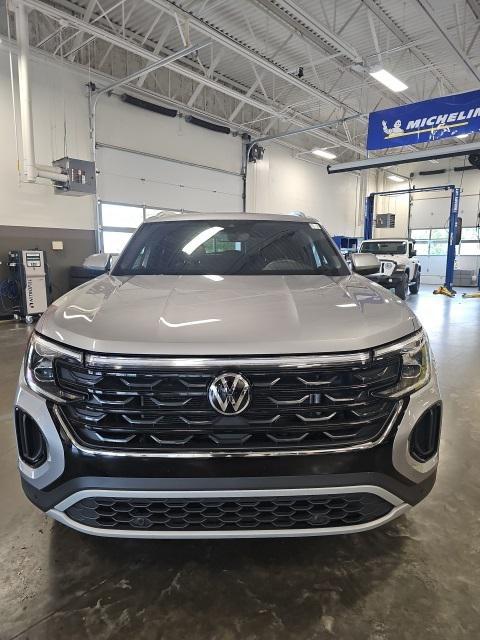 used 2024 Volkswagen Atlas Cross Sport car, priced at $32,000