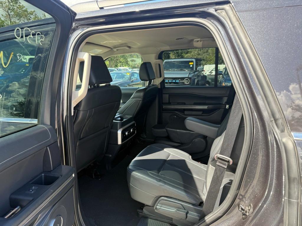used 2024 Ford Expedition car, priced at $46,354