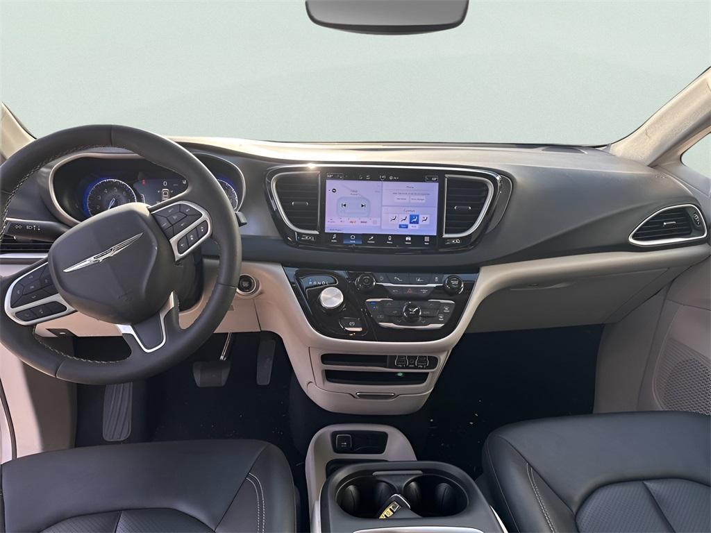 used 2024 Chrysler Pacifica car, priced at $29,645