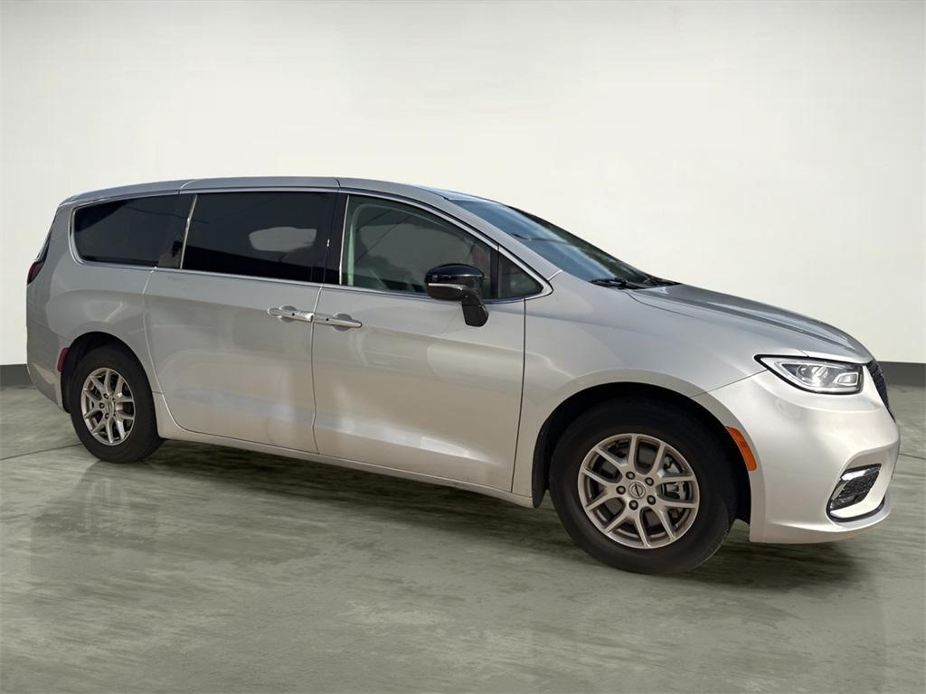 used 2024 Chrysler Pacifica car, priced at $29,645