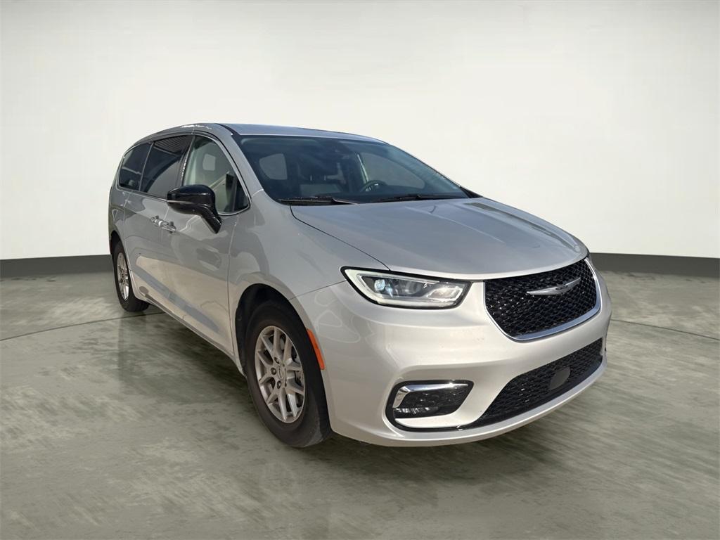 used 2024 Chrysler Pacifica car, priced at $29,645