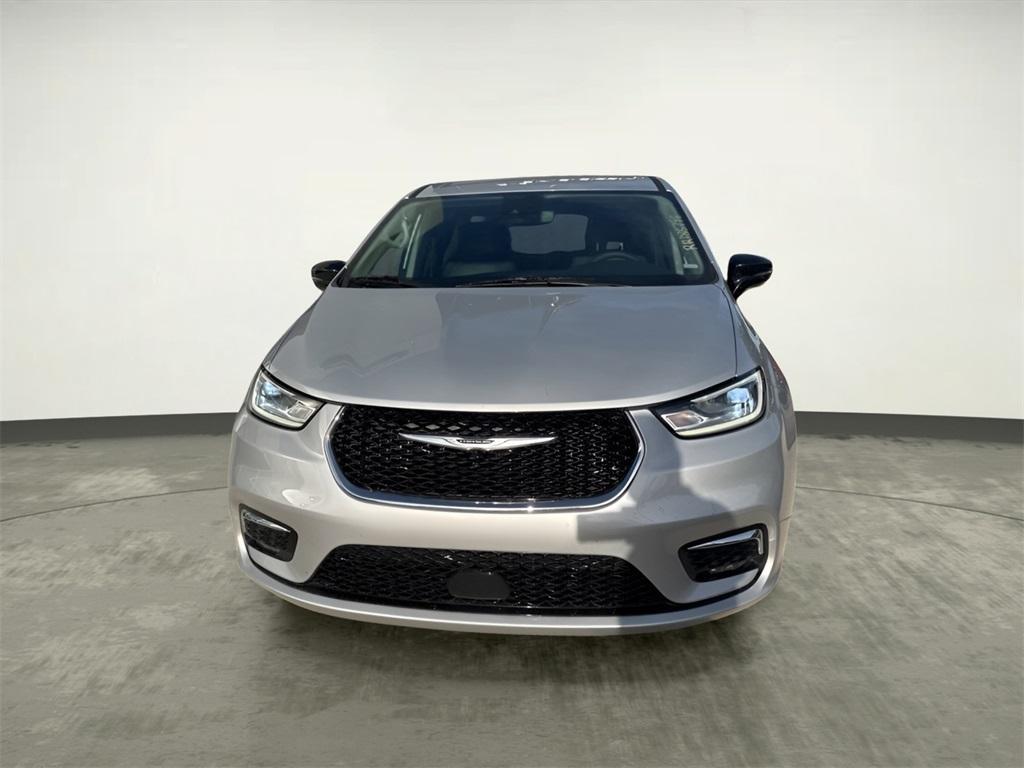 used 2024 Chrysler Pacifica car, priced at $29,645