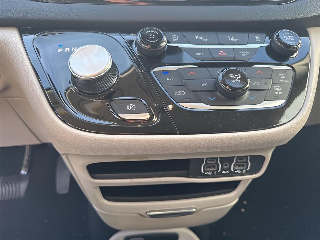 used 2024 Chrysler Pacifica car, priced at $29,645