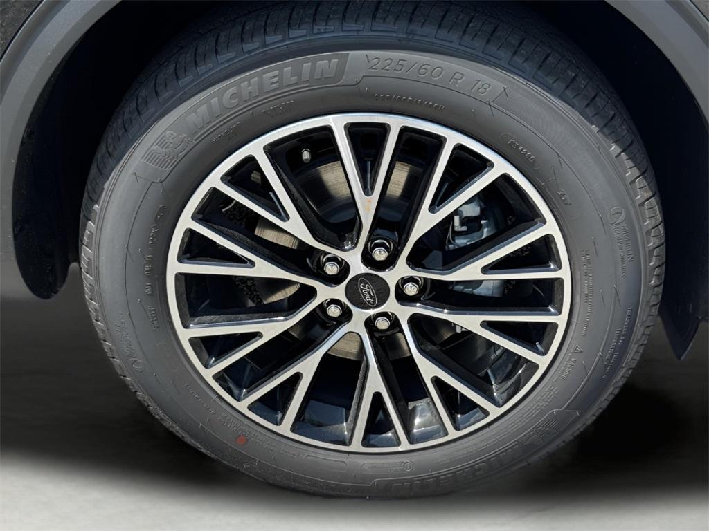 new 2025 Ford Escape car, priced at $33,914
