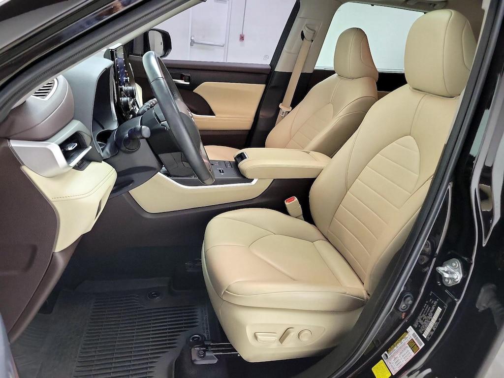 used 2022 Toyota Highlander car, priced at $35,998
