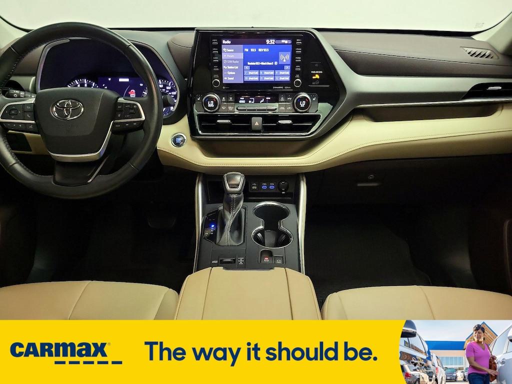 used 2022 Toyota Highlander car, priced at $35,998