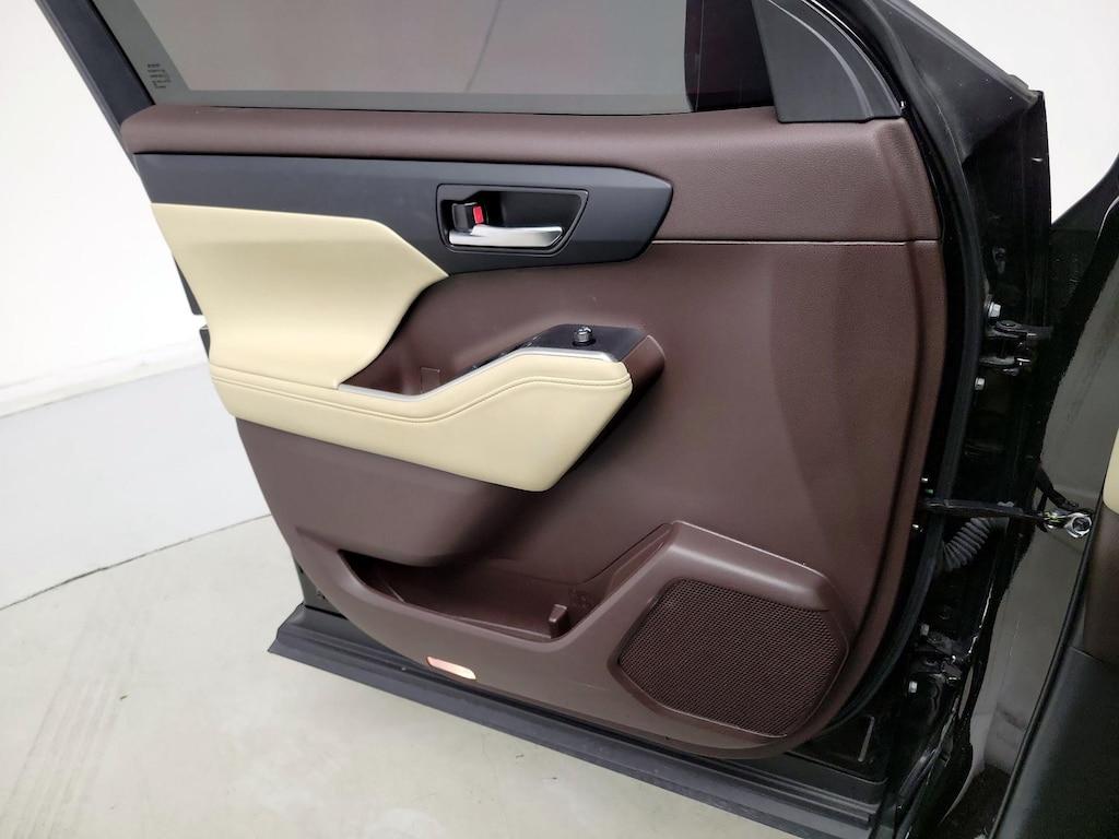 used 2022 Toyota Highlander car, priced at $35,998