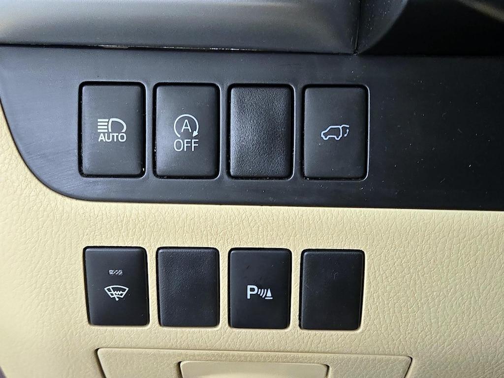 used 2017 Toyota Highlander car, priced at $27,998