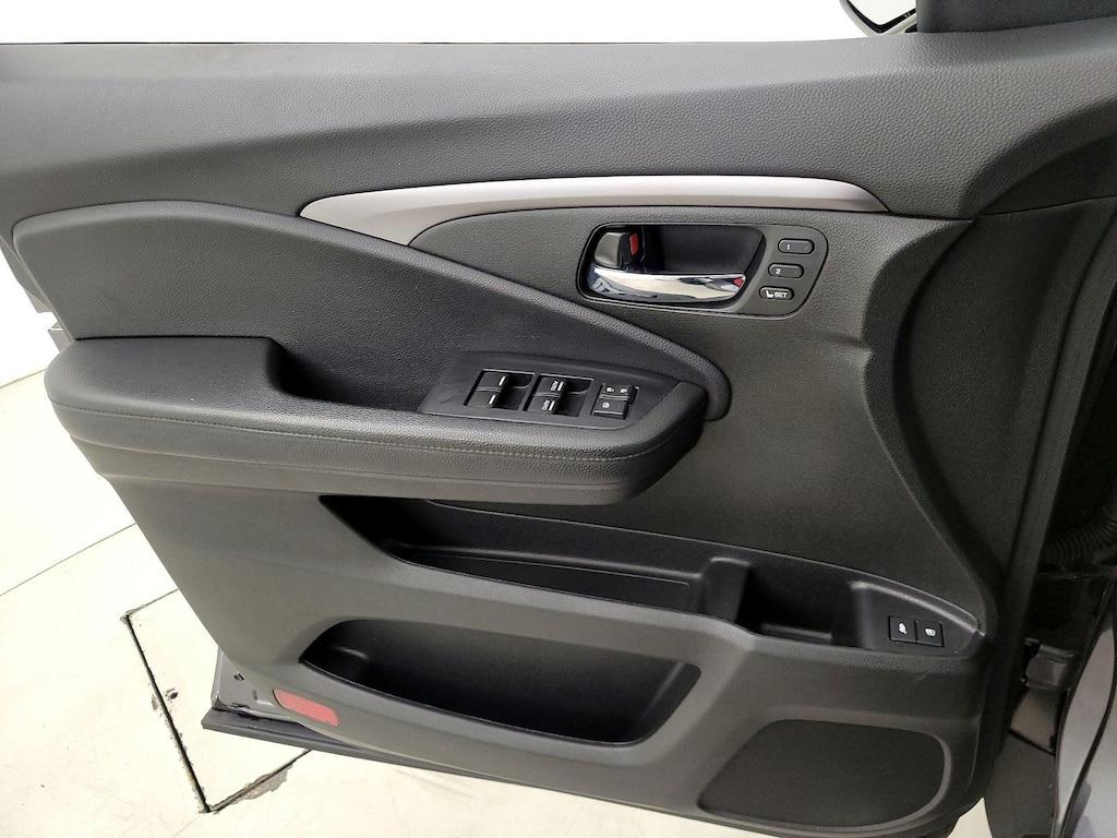used 2022 Honda Pilot car, priced at $29,998