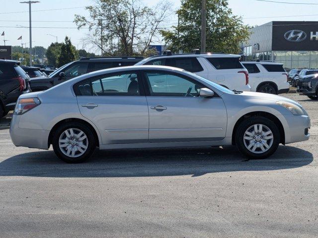 used 2009 Nissan Altima car, priced at $5,888