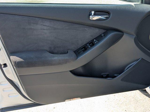 used 2009 Nissan Altima car, priced at $5,888