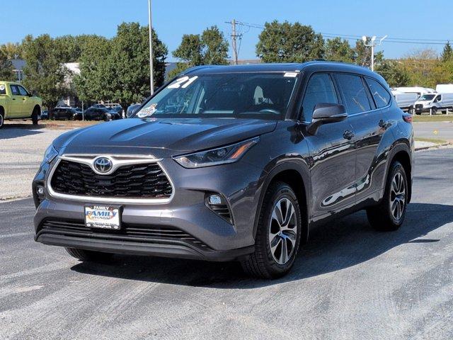 used 2021 Toyota Highlander car, priced at $24,960