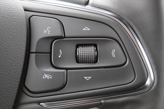 new 2025 Buick Envista car, priced at $26,299