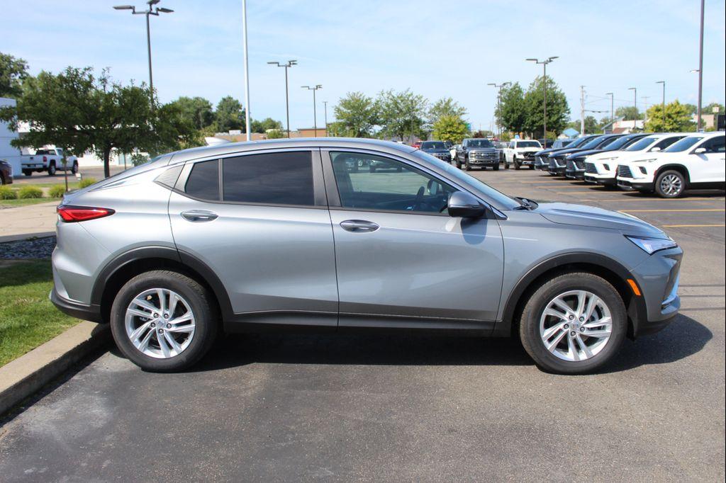 new 2025 Buick Envista car, priced at $25,260