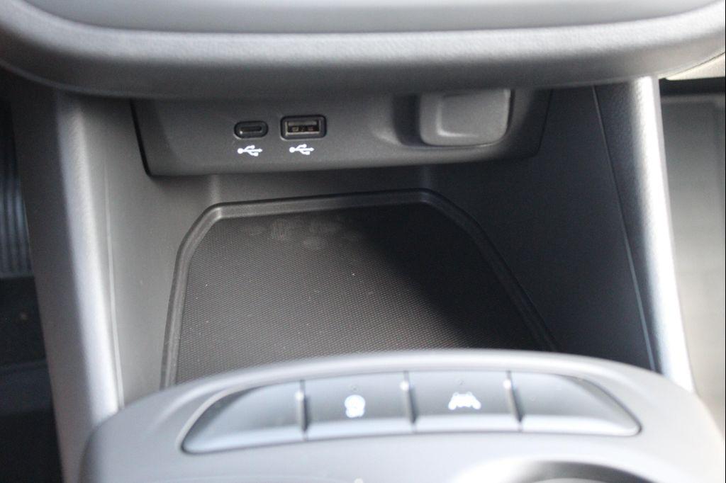 new 2025 Buick Envista car, priced at $25,260